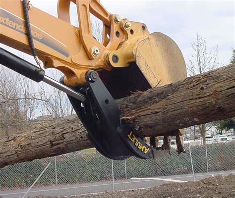 The Impact of Hydraulic Thumb Attachments on Excavator Productivity